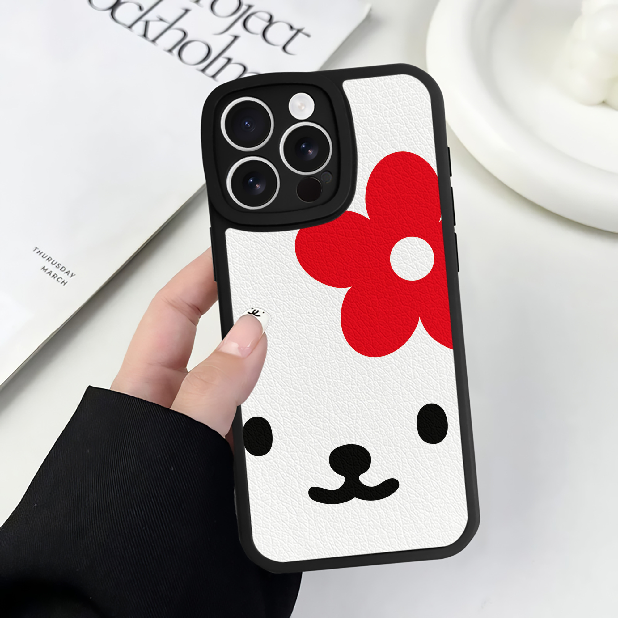 （画像用） Hello Kitty ハローキティ 【iPhone 16シリーズ対応】シリコンスマホケース（レザー調） 材質：シリコン